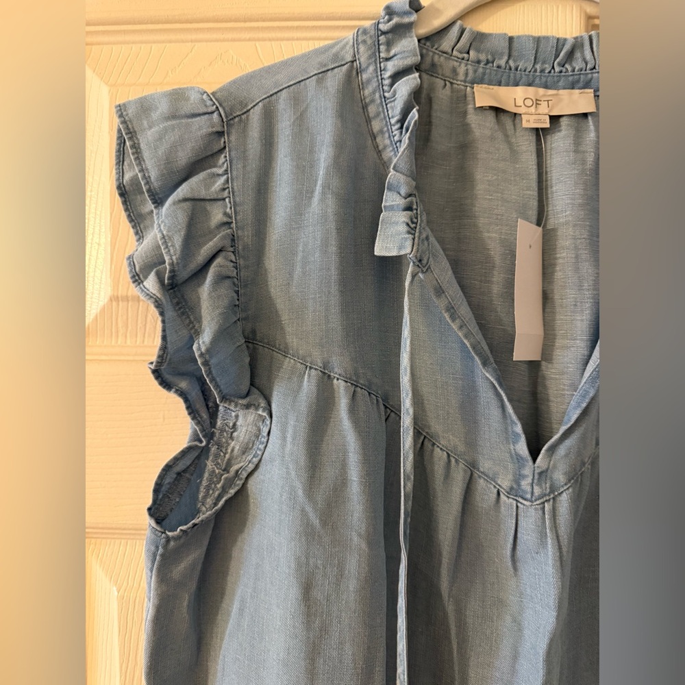 LOFT Chambray V-Neck Ruffle Sleeve Tunic in Light Blue NWT - Picture 4 of 6